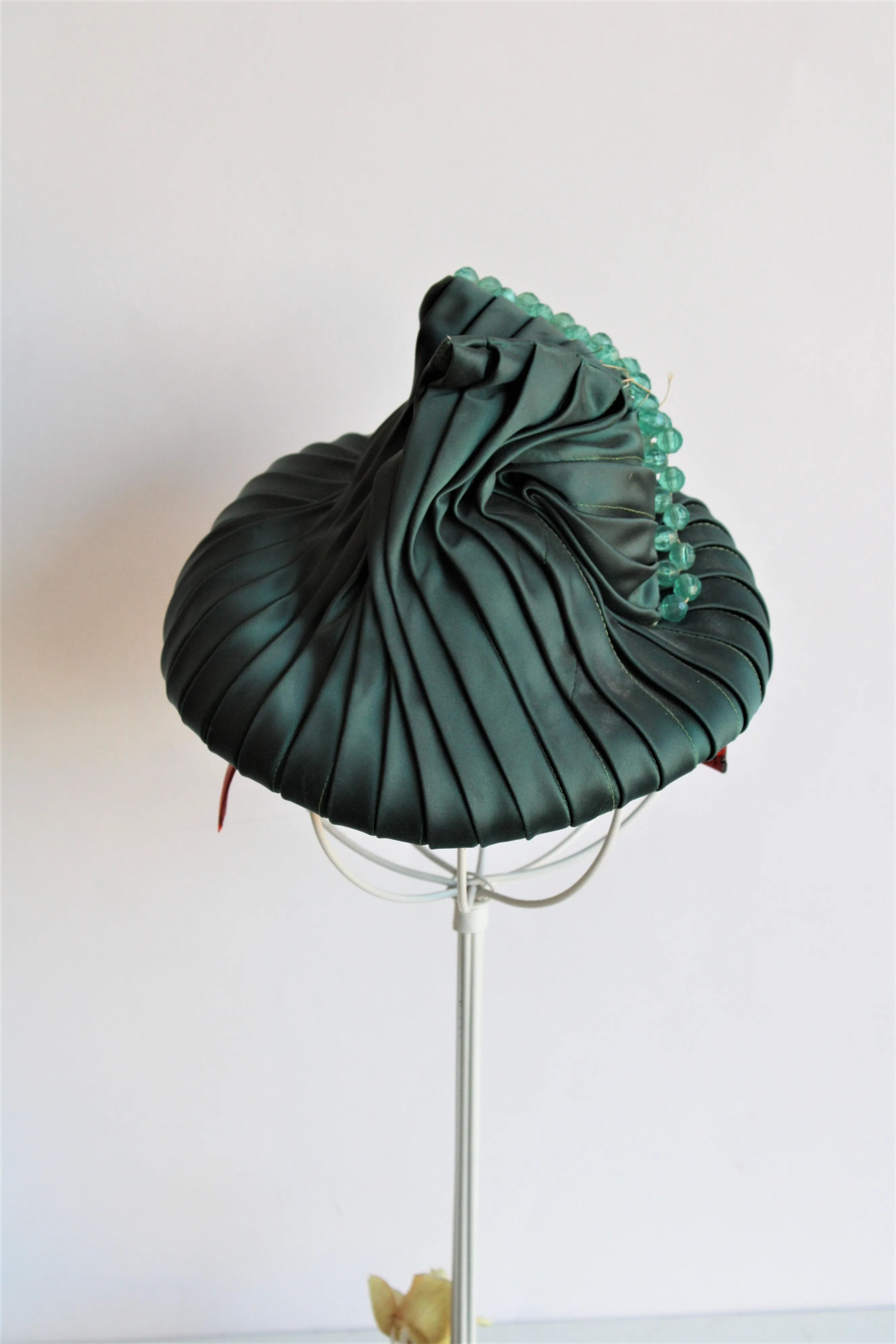 1940s Green Pleated Hat by D Charles