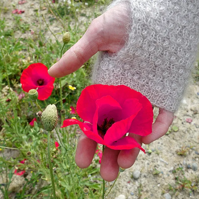 honey stone fingerless gloves {knitting pattern}